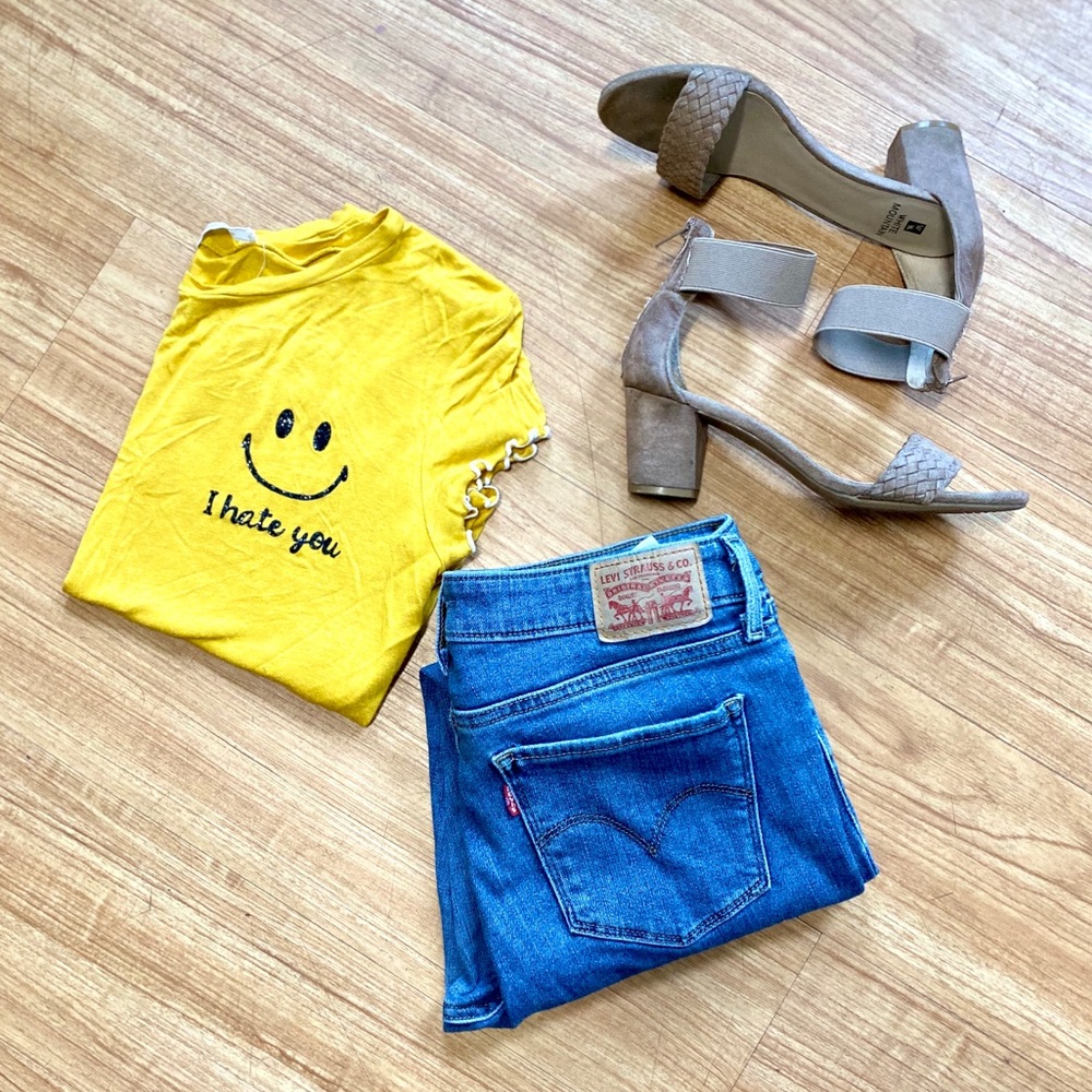 😸Yellow crop top 🙂